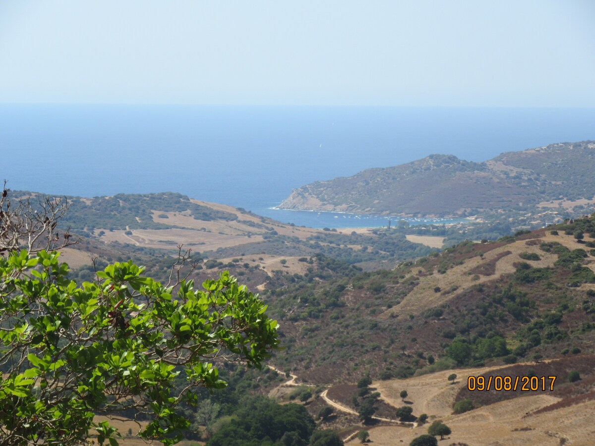 T2 calme et vue imprenable sur lava ALATA/AJACCIO