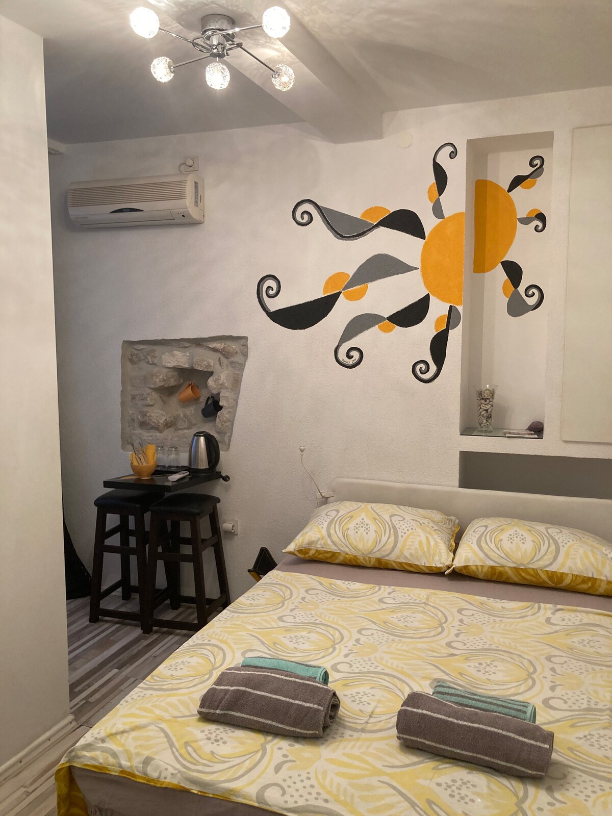 Dragazzo room - Trogir old town, Central Square