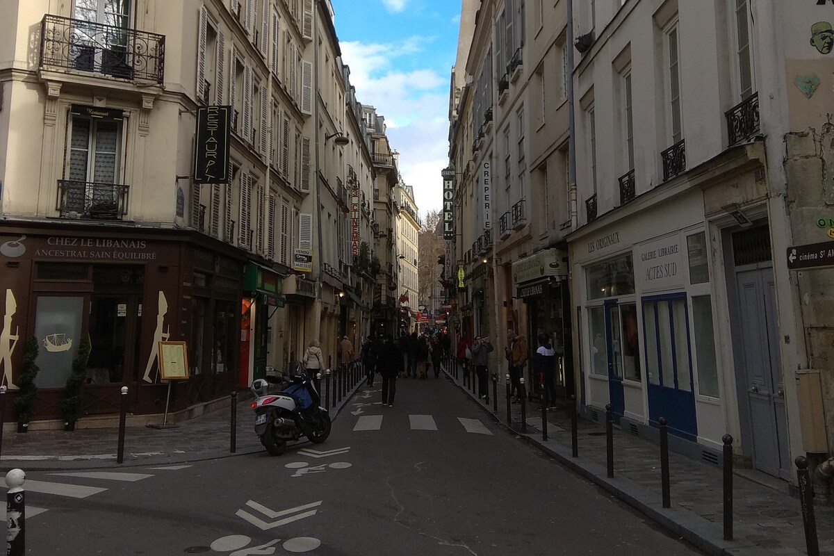 位于巴黎市中心的小单间公寓- 15平方米