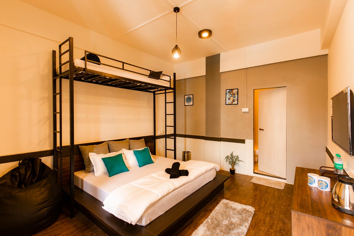 Spacious private room at Locomo Hostel