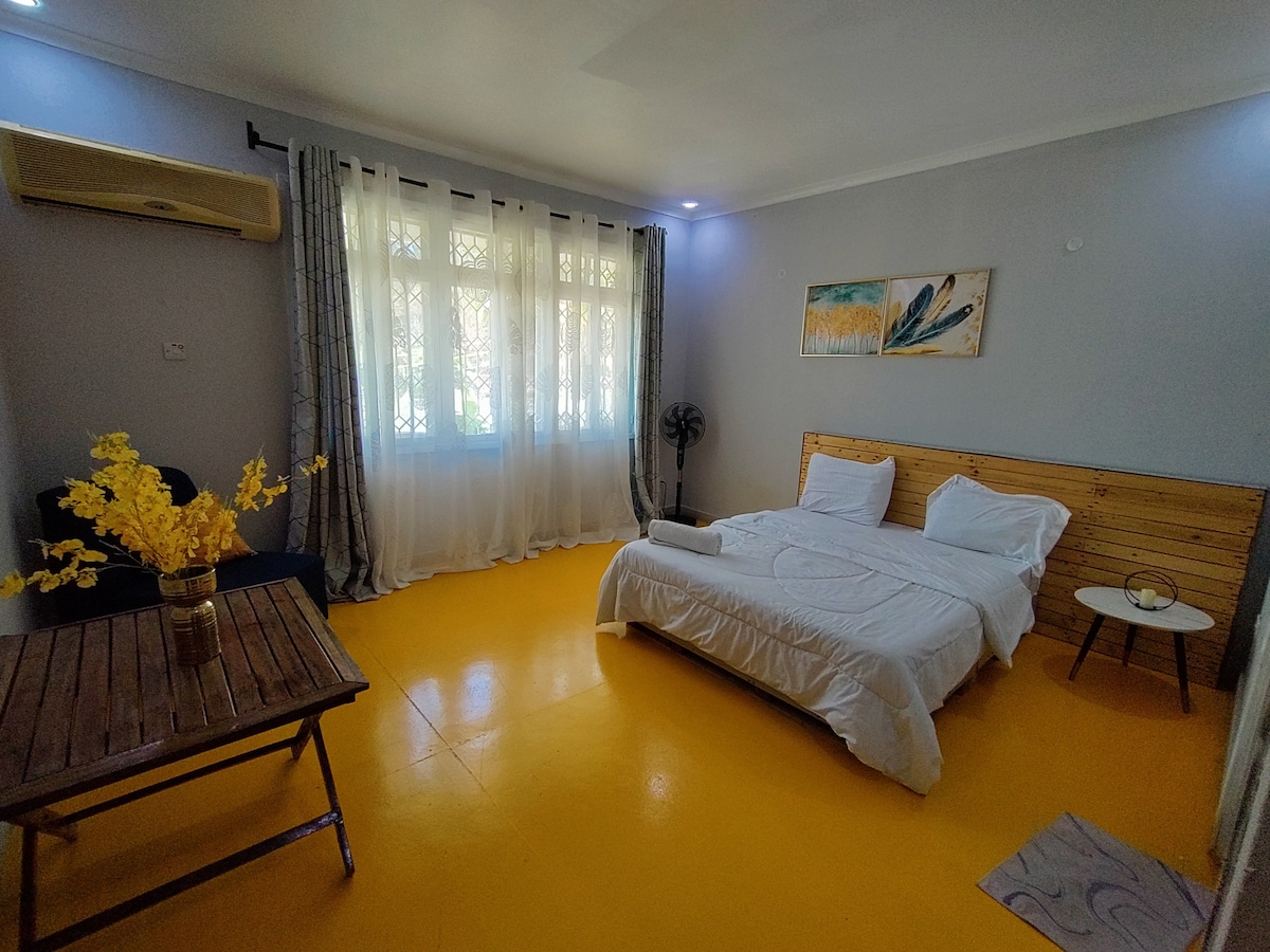 Private Room, Hostel with Pool