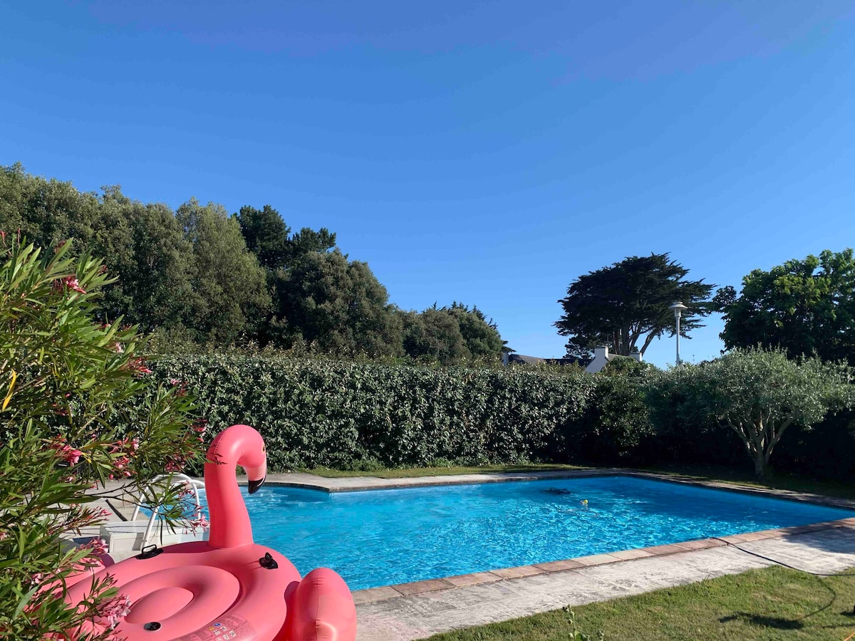 Villa avec piscine à 50m de la plage de sable fin