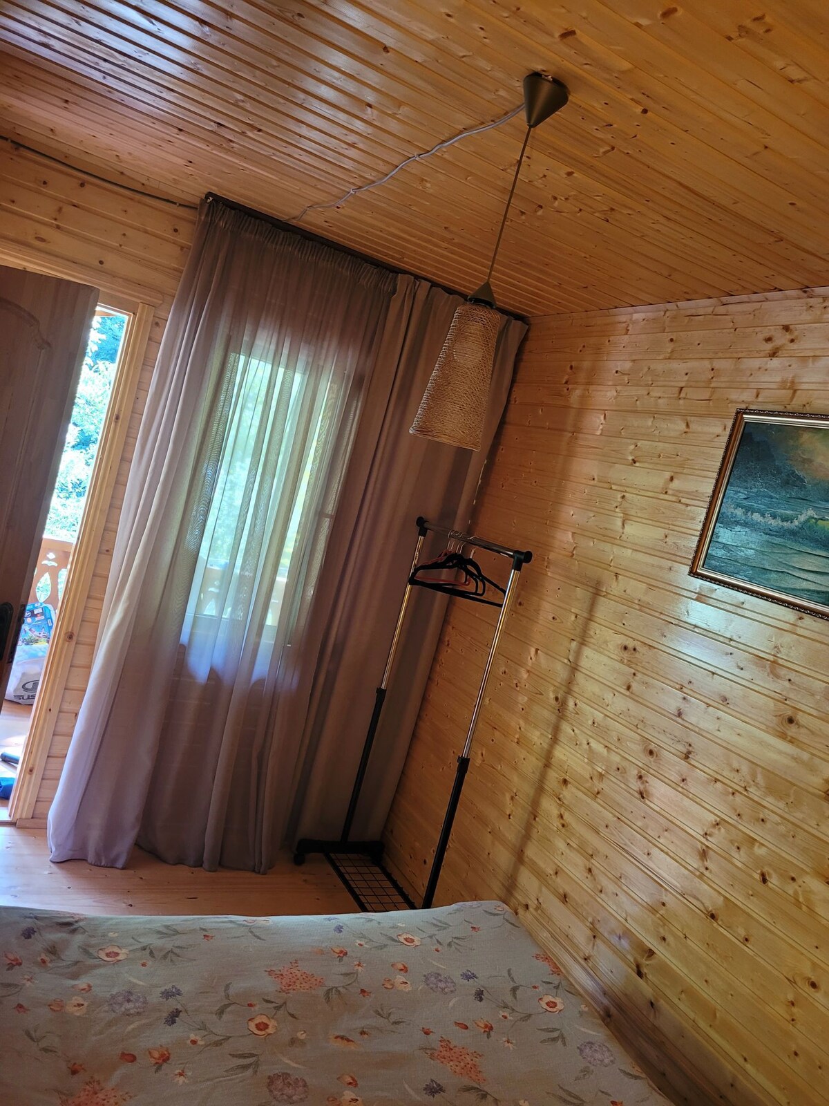 2间卧室小木屋设备齐全，景观绝佳