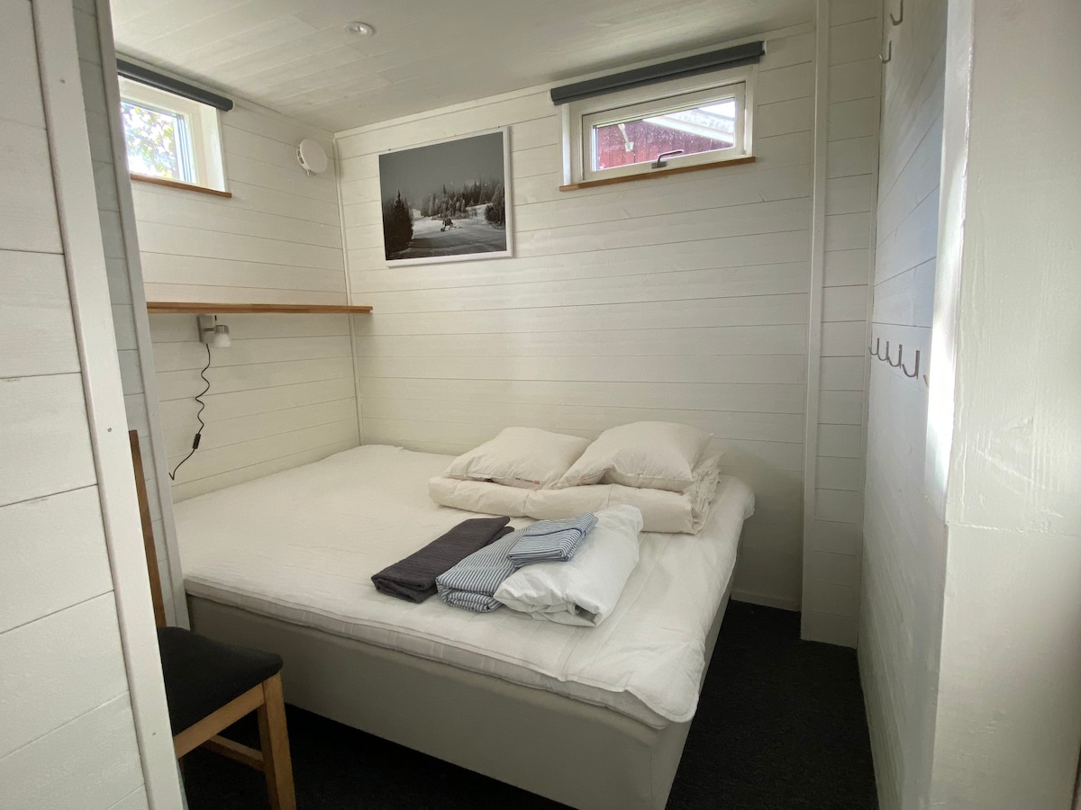 位于Åre村中心地带25平方米的小屋。包括床上用品