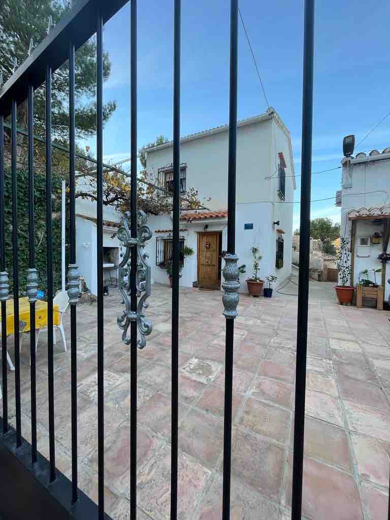 Entire 3 bedroom cosy Finca