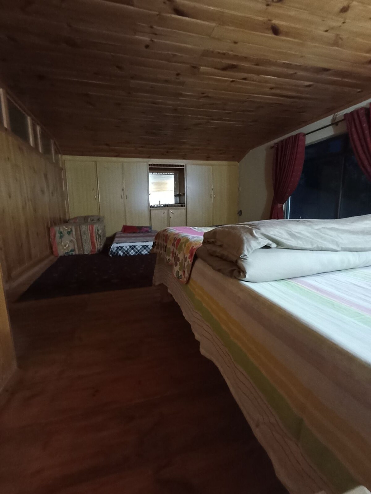 Kashmir cottage Lovely 3-bedroom rental units.