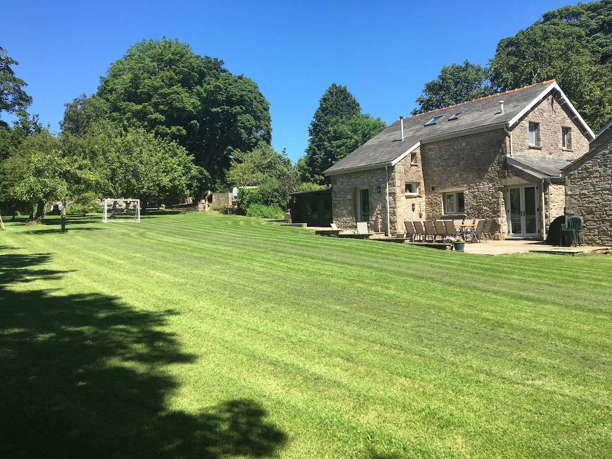 Spacious & Characterful Cottage in the Dales.