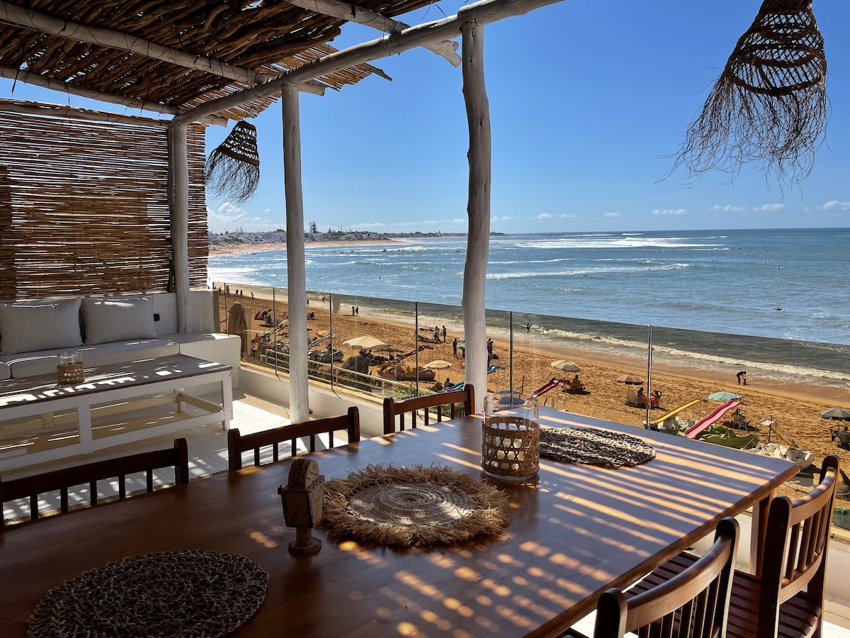 Charming beachfront bungalow with stunning view