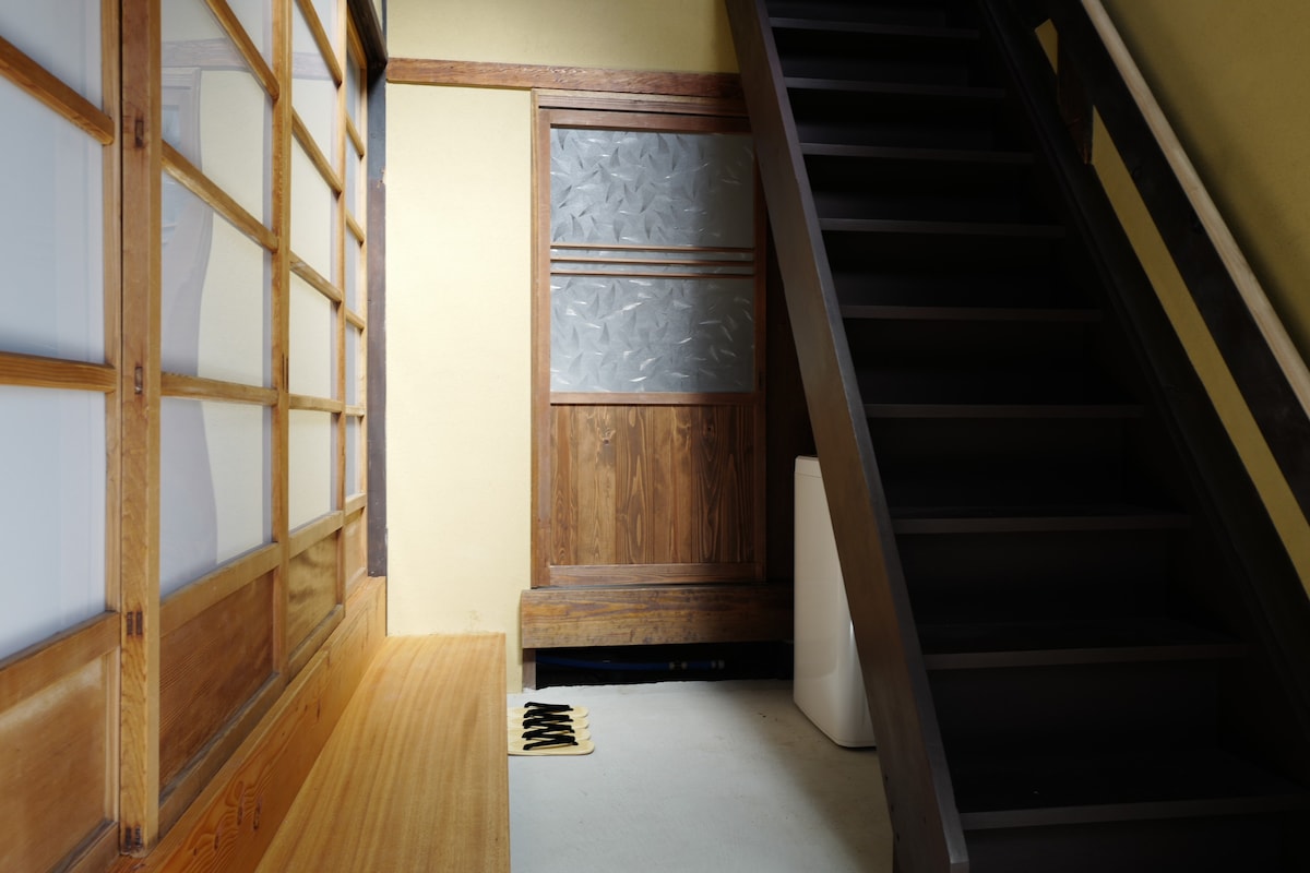 木制联排别墅，往京都站， 11分钟，无线网络和厨房