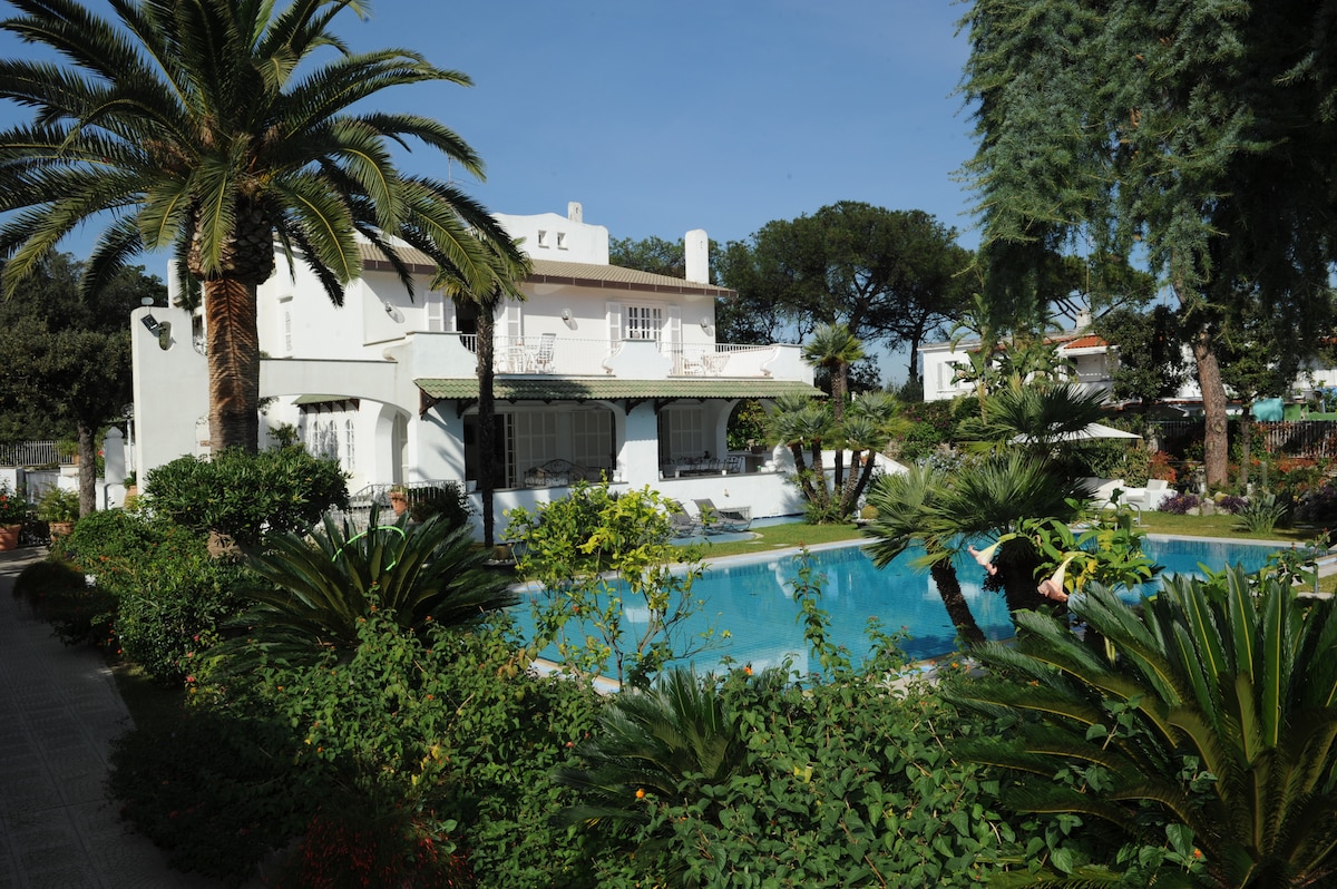 Villa Luisa, Luxury villa with private pool garden