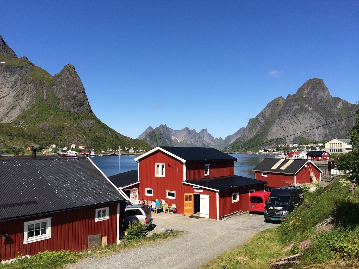 Reinevåg rorbuer - bryggeleilighet 1. etg