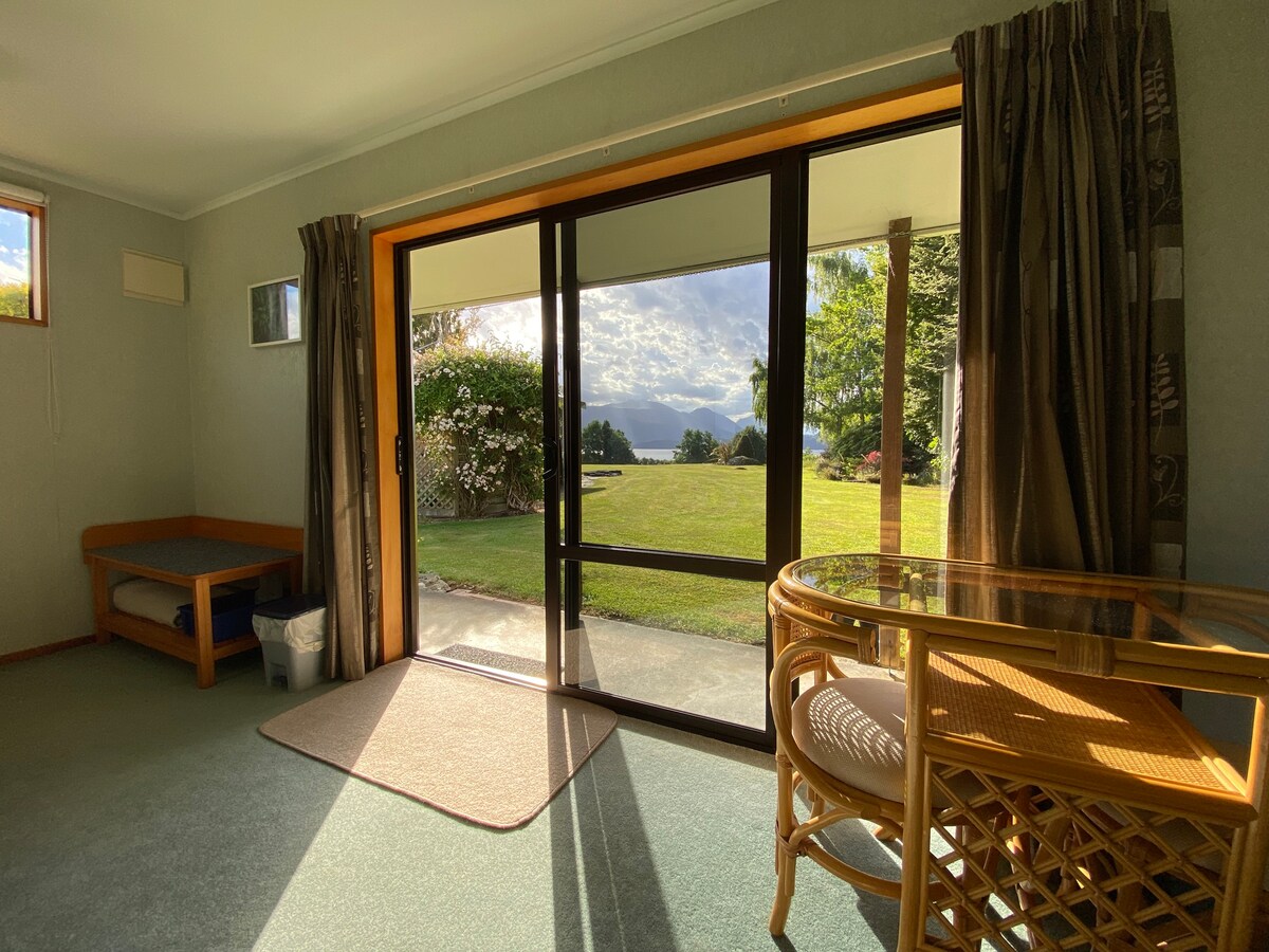 Perenuka Lake and Mountain View Cottage