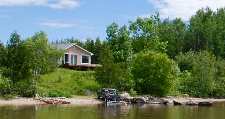 Abitibi-Temiskaming安静的湖滨小屋