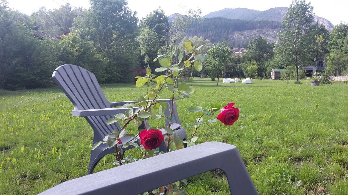 Rez de jardin, montagne, base nautique et chevaux