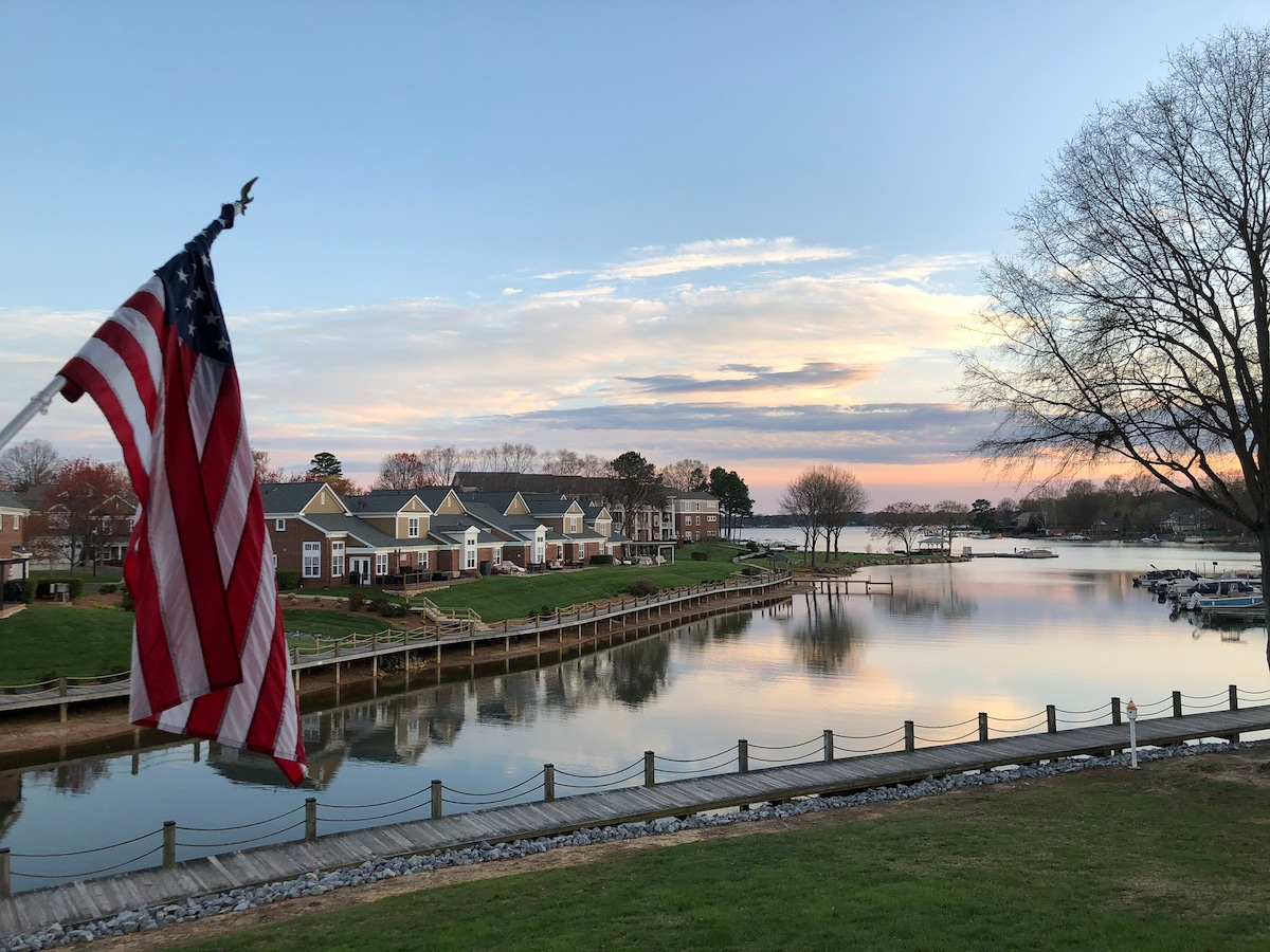 出色的房源！诺曼湖（ Lake Norman ）豪华公寓！