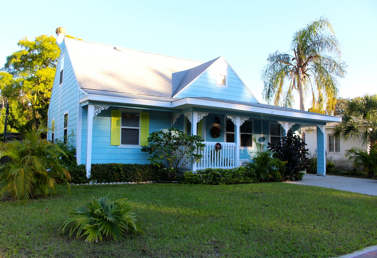 Elegant Rustic Cottage w/Studio. Central Location