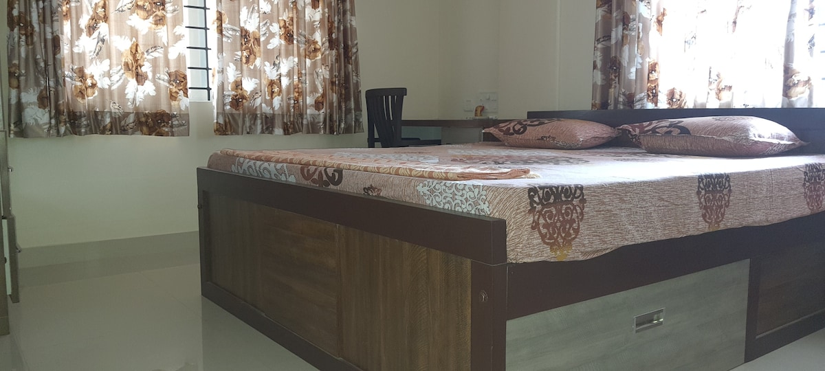 Spacious 4 bedroom flat with parking in udupi city