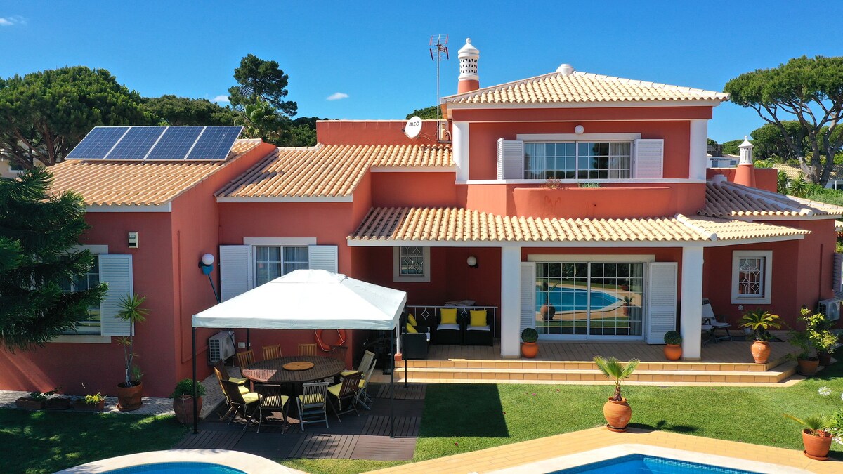Golfe Villa Luz at Vilamoura附近的房子