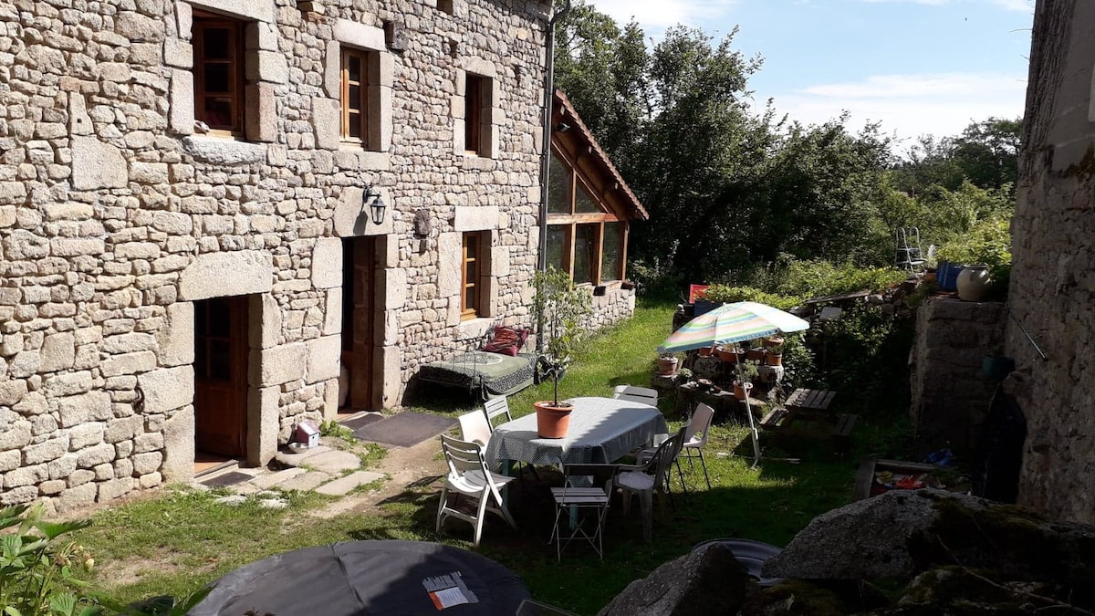 Grande maison creusoise à 1 km d un étang