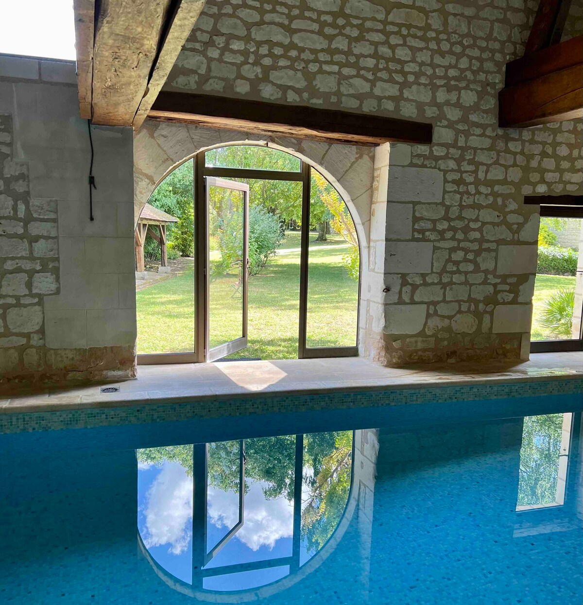 Authentique longère au calme avec piscine