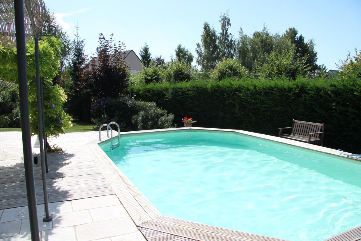 Piscine chauffée et sauna aux portes de Tours