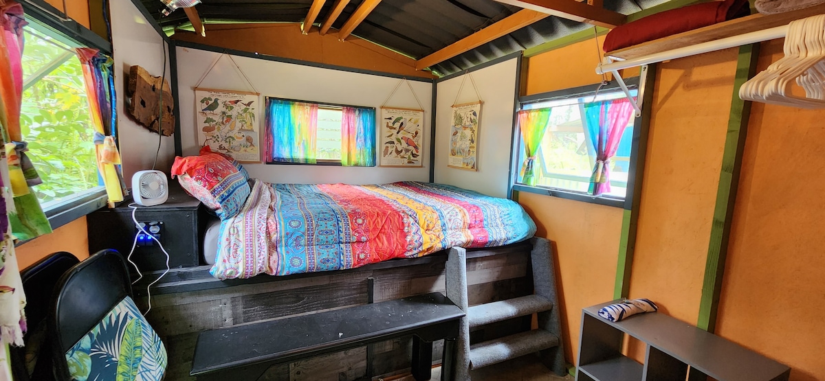 The Mango Hut
    Glamping