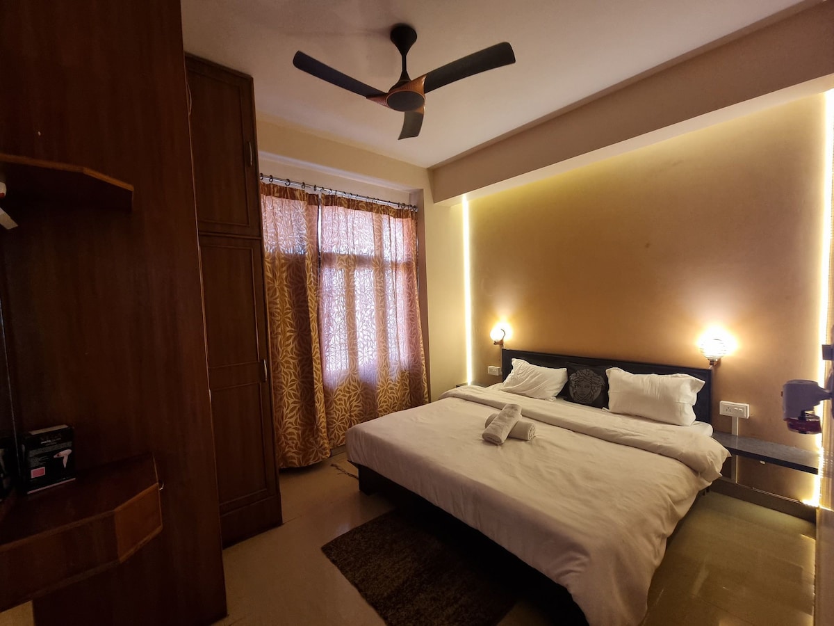 4. Ideal Luxury Homestay A.C. (2BHK)