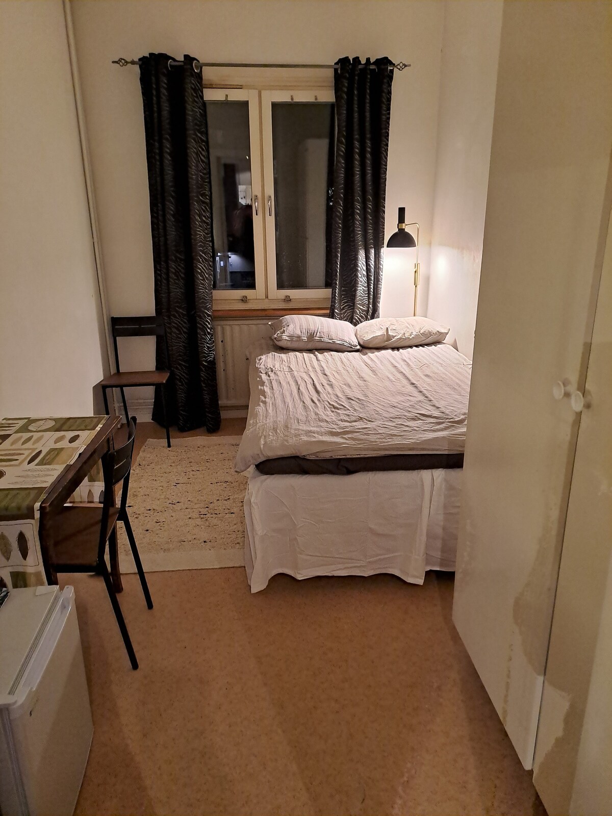 Cosy room in quiet area, close to Central station.
