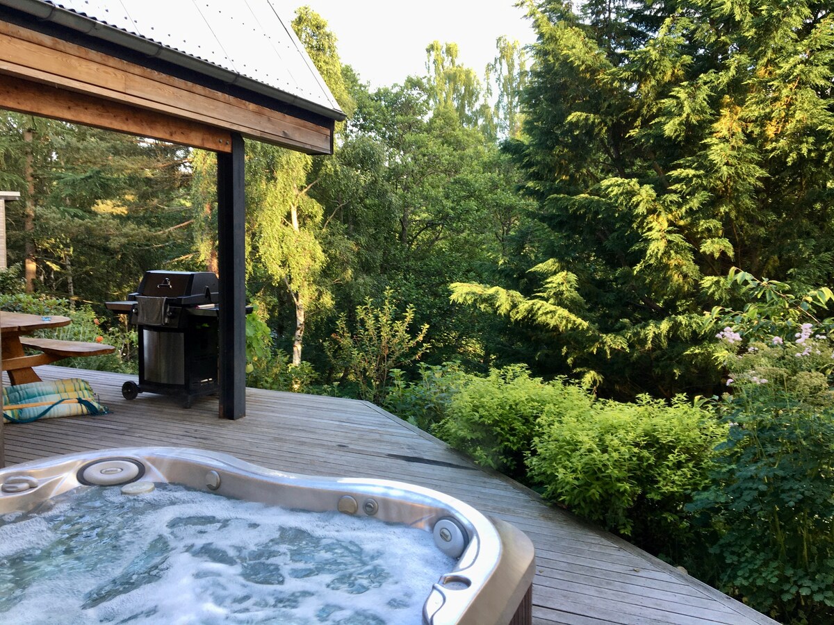Tigh an Uillt ，热水浴缸，河流/森林景观