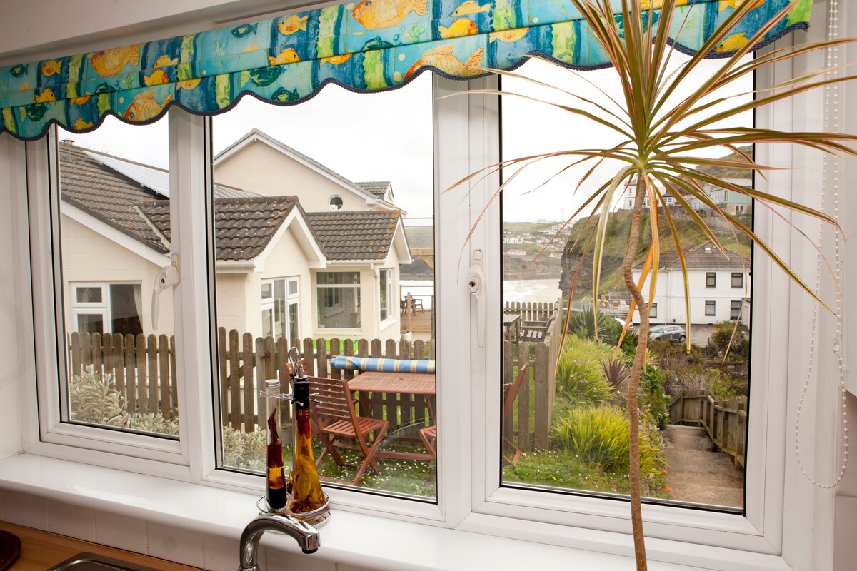 Gulls Cry Bungalow  in Smugglers Cove,  Portreath