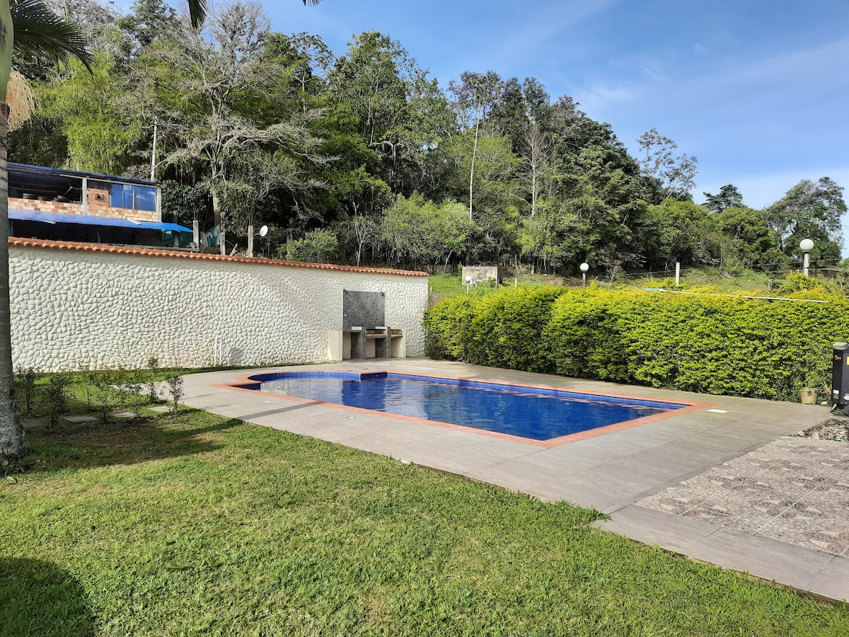 波哥大附近美丽的乡村别墅，带泳池