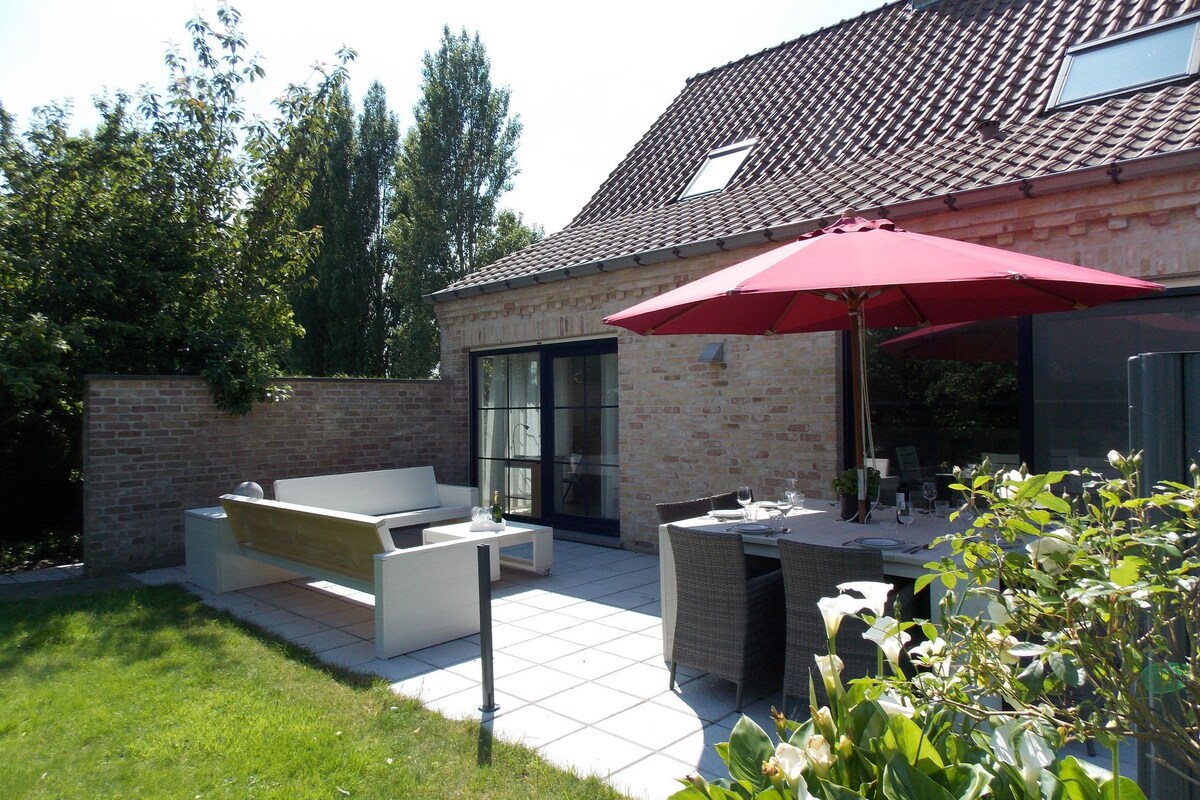 Sun-kissed Villa in Diksmuide with Garden, Sauna