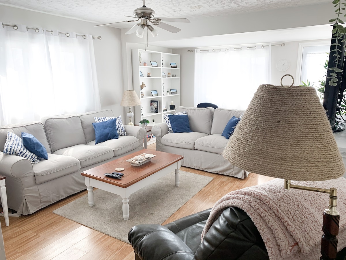 TLC by the Sea – Cottage Oasis by Parlee Beach