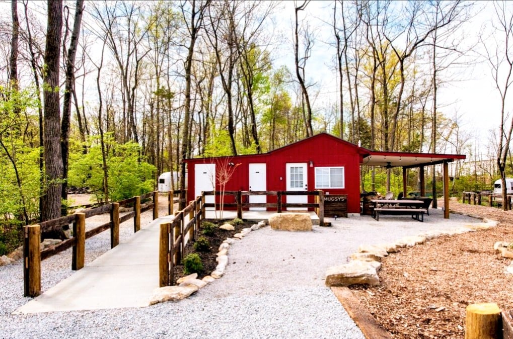 Mugsy 's Bunkhouse @ Progress Park Airstream Resort