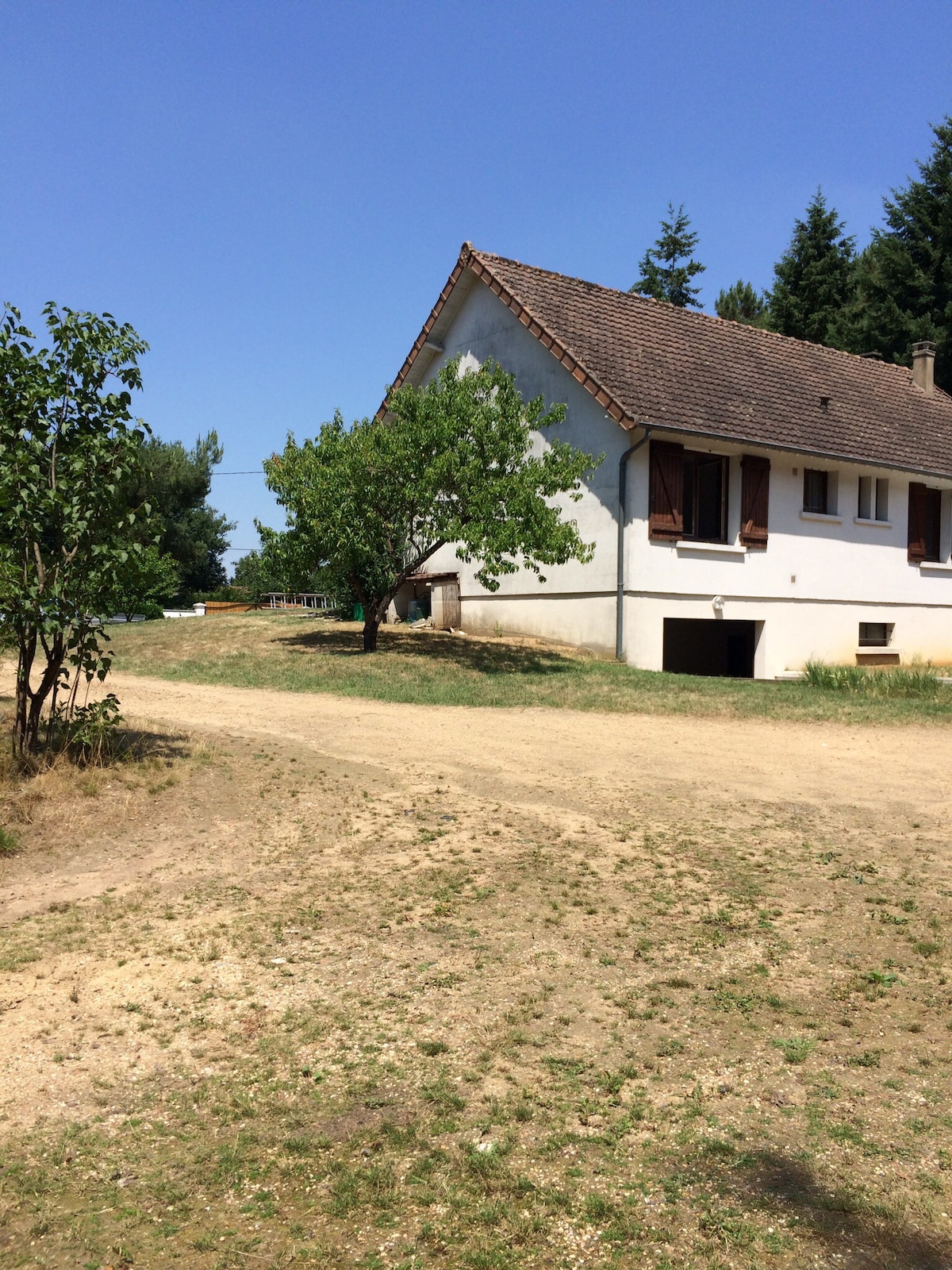 Maison chaleureuse en pleine nature