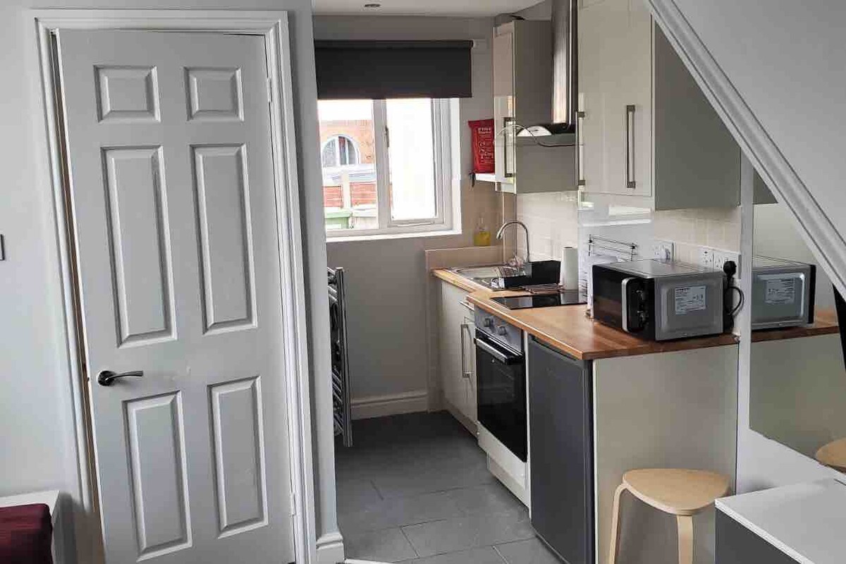 Newly refurbished compact one bedroom house