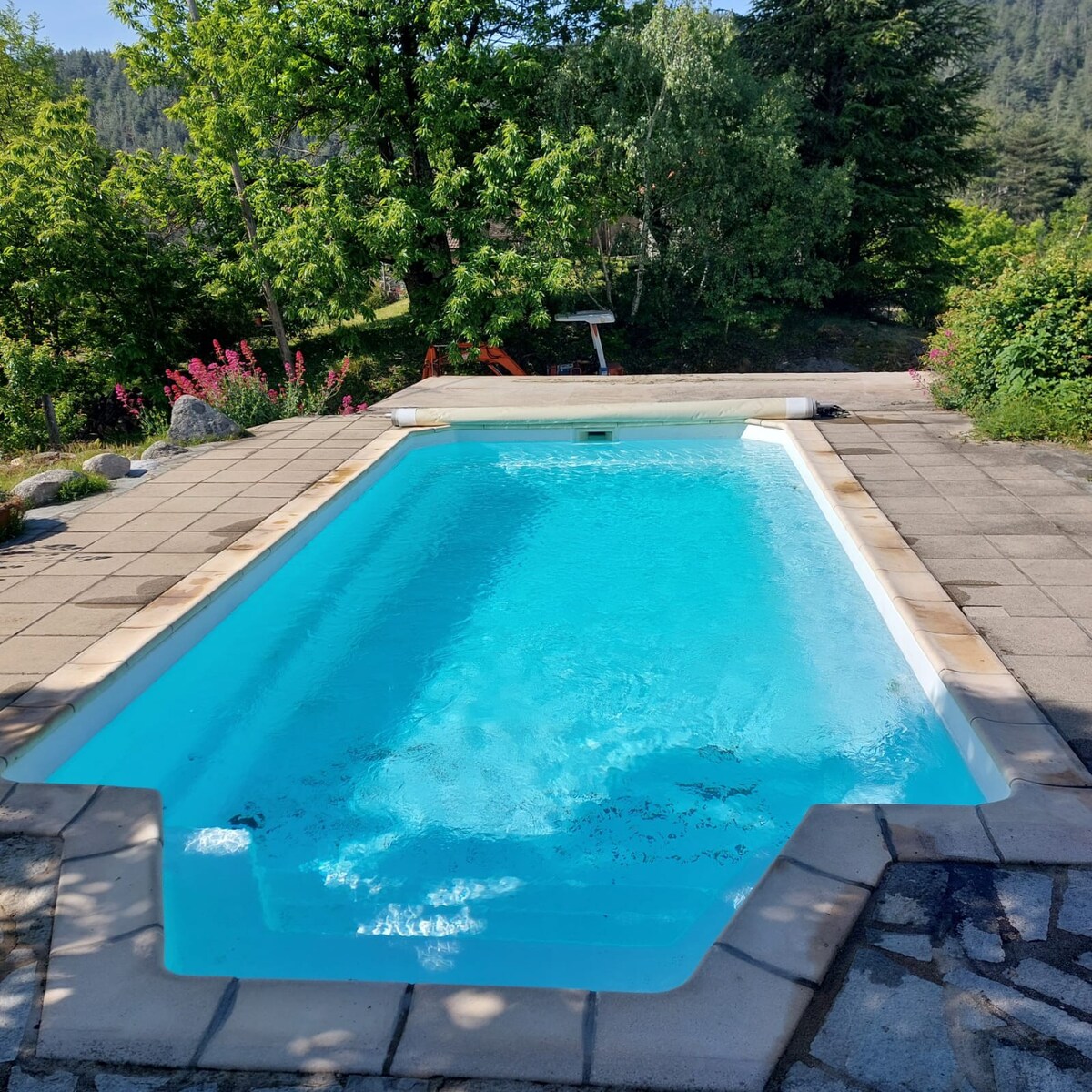 Maison style chalet en Cévennes avec piscine