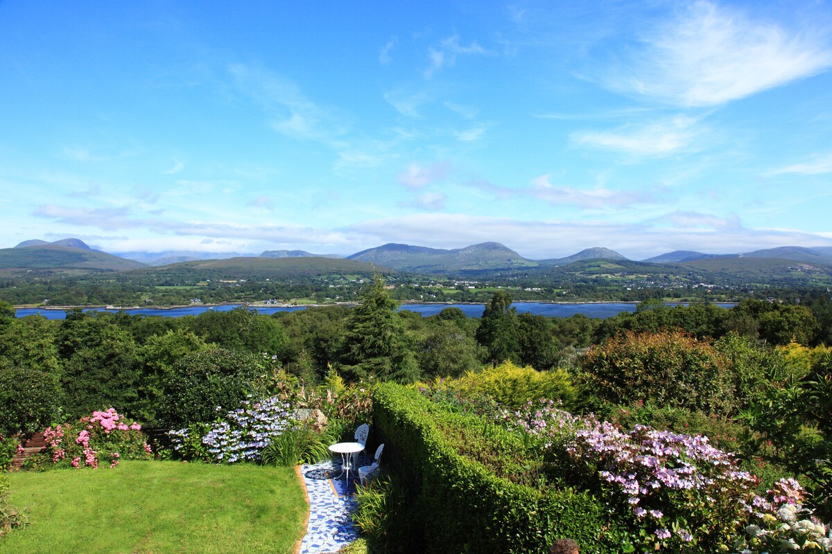 Fuchsia Cottage sea and mountain view 3km  Kenmare