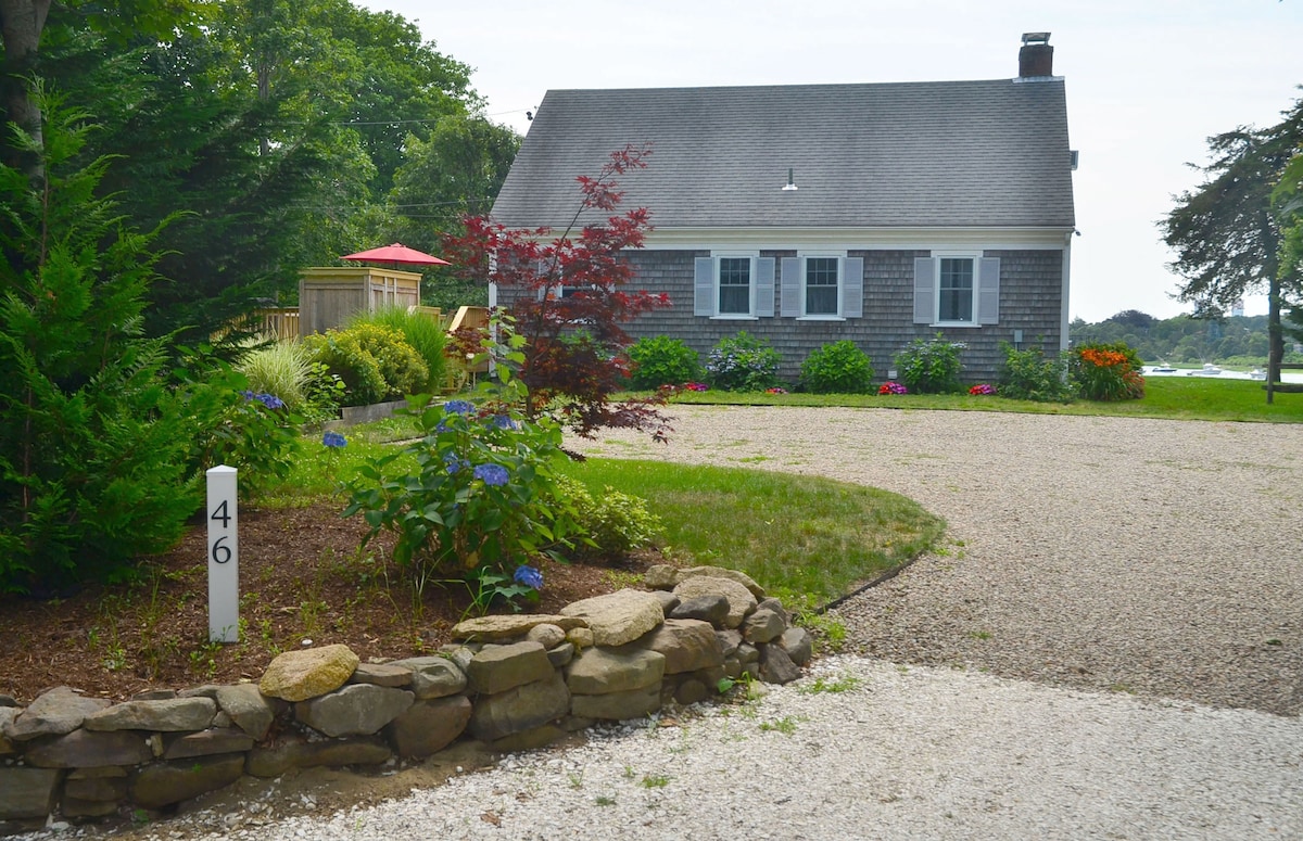 Cape Cod Cottage with Private Waterfront