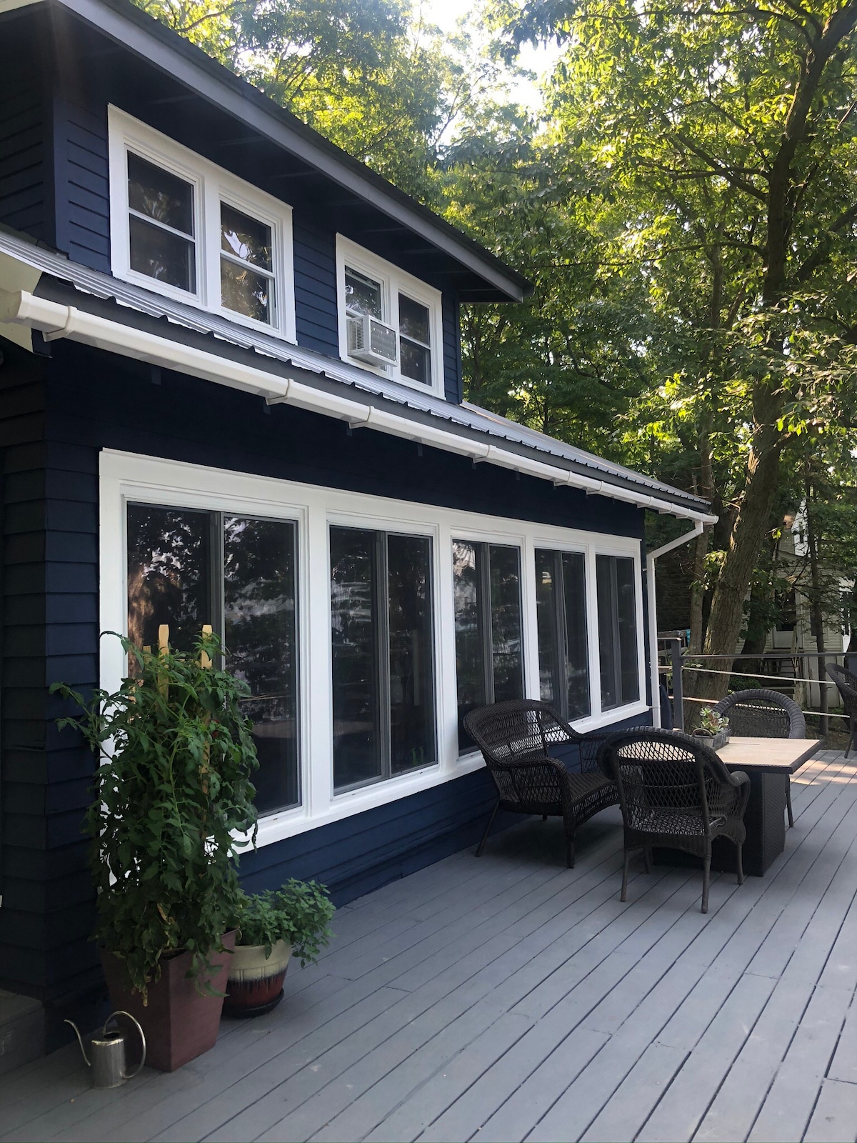 Seneca Lakefront Cottage, Dock and Hot Tub