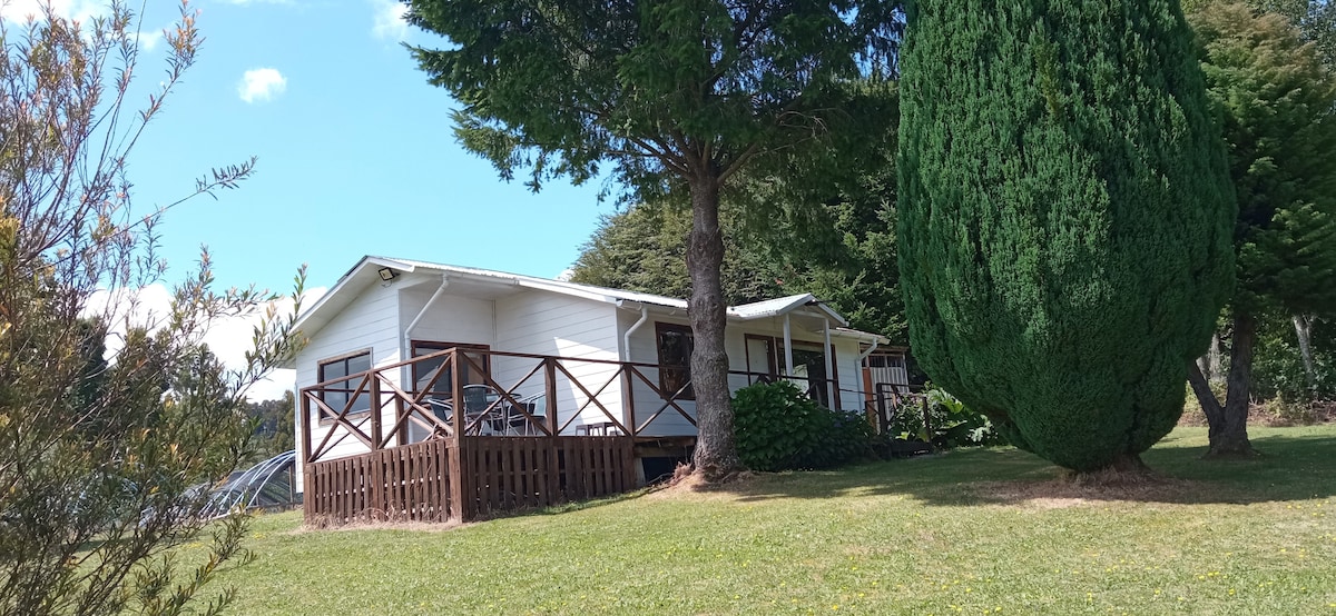 Acogedora cabaña en el campo.