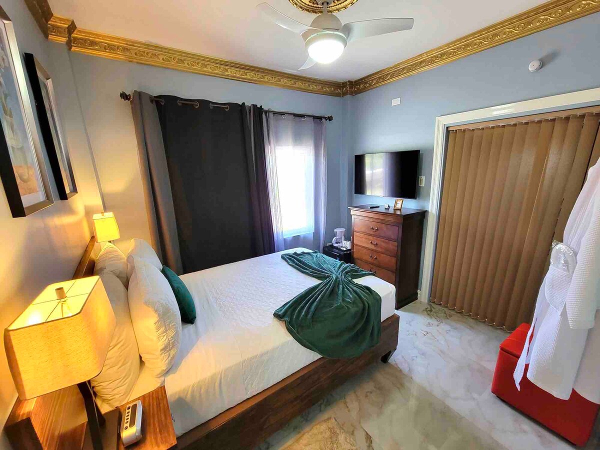 One Full size bedroom in a villa WiFi&Netflix