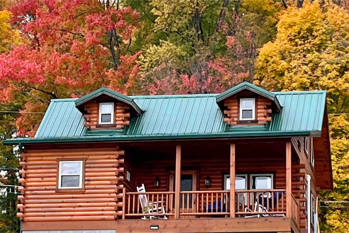 吉尔福德湖（ Guilford Lake ）的舒适小木屋