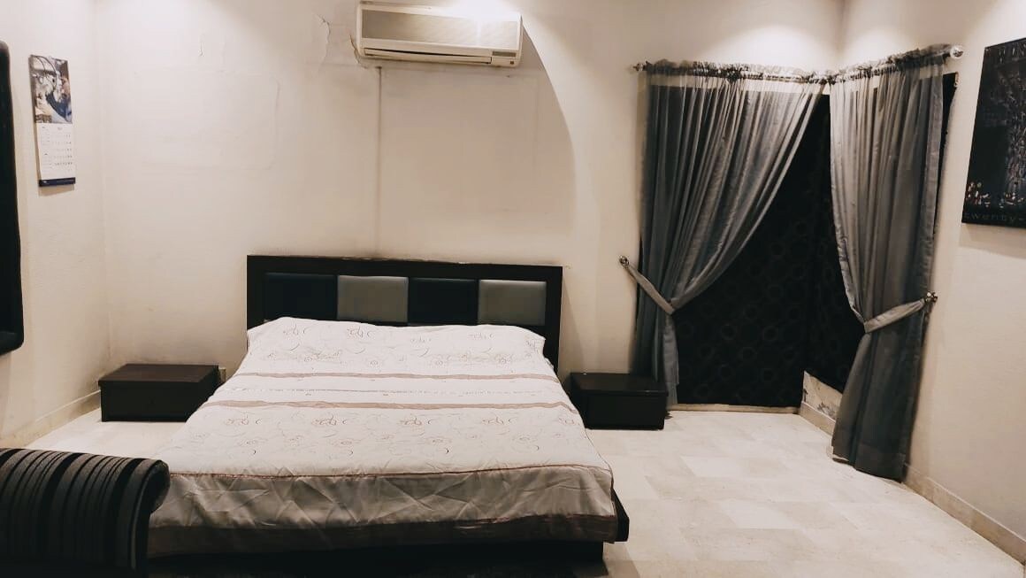 独立卧室，带家庭健身房，位于拉合尔DHA