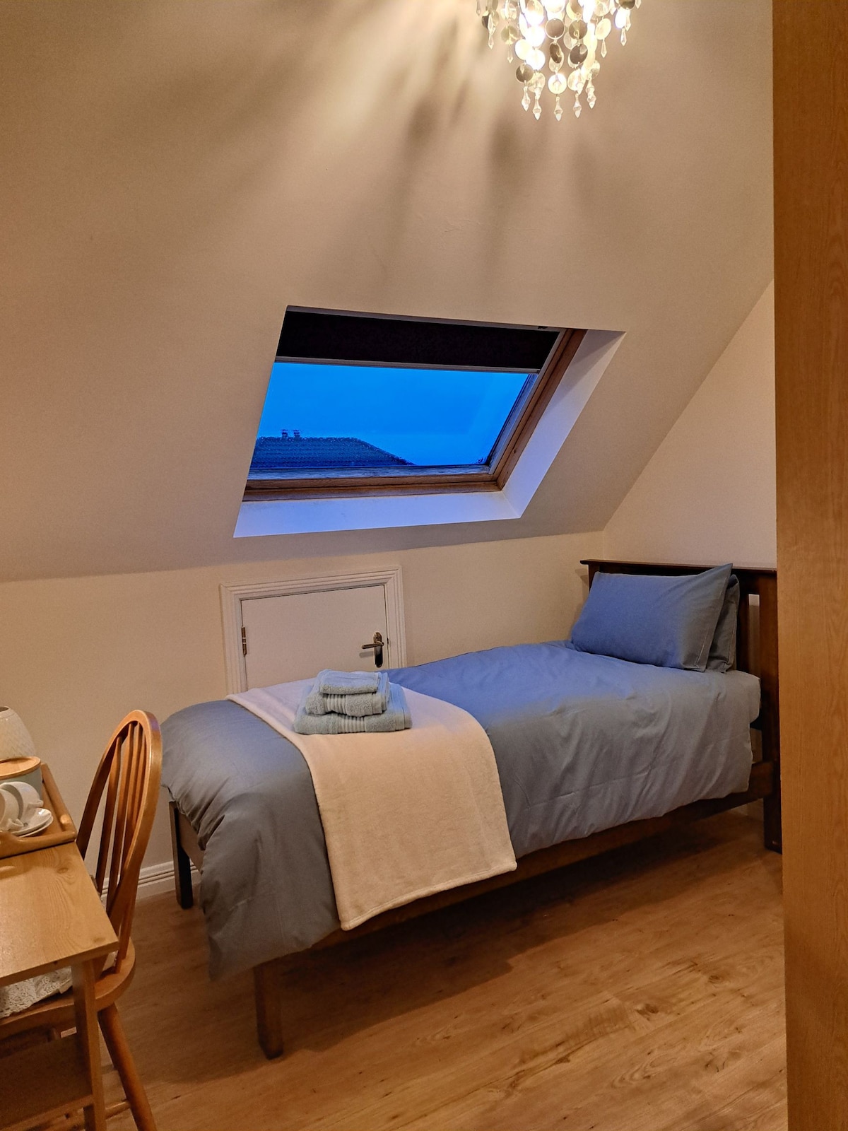 Single Room - Bright, Comfortable and Homely