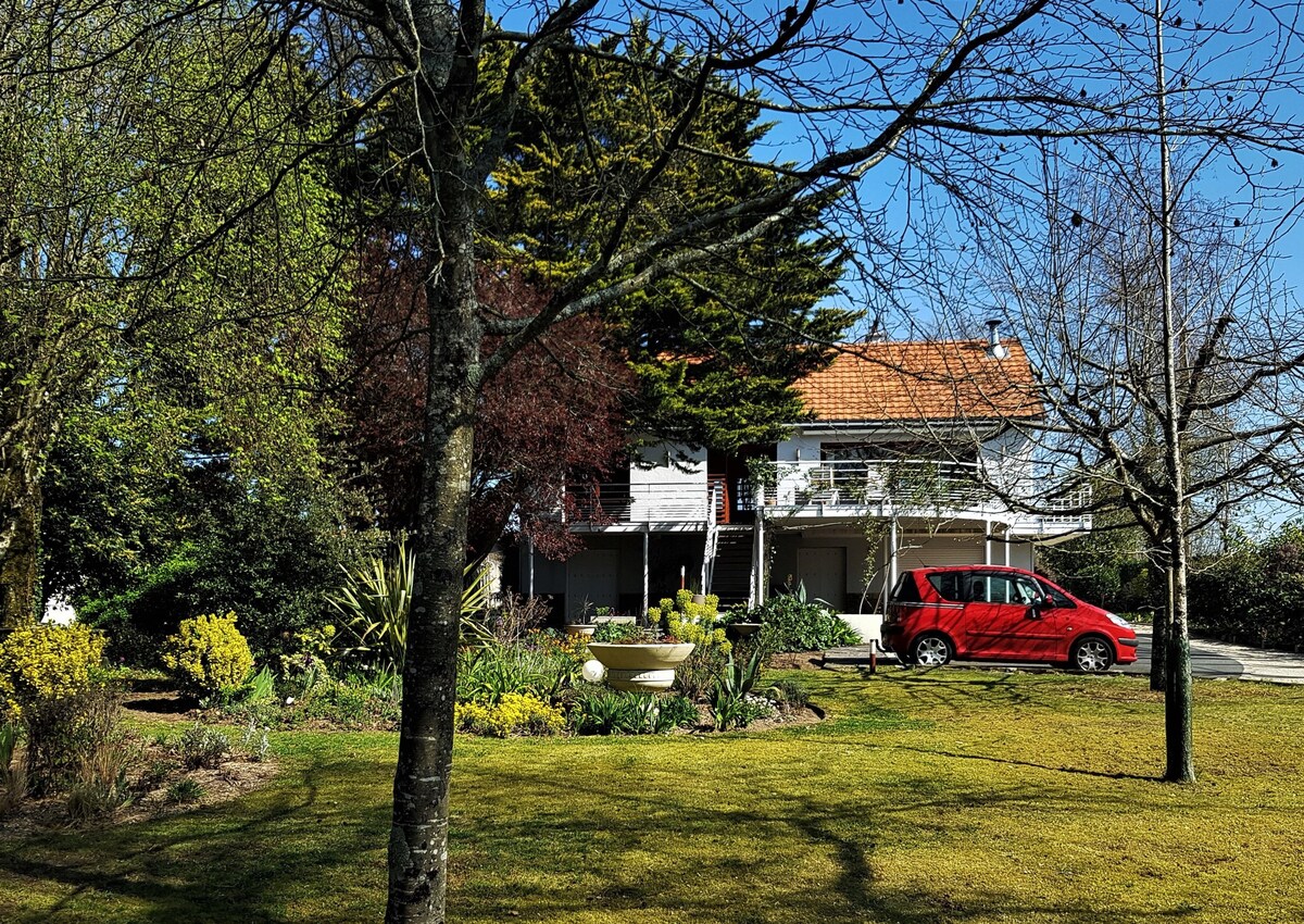 Room in a beautiful house near Nantes