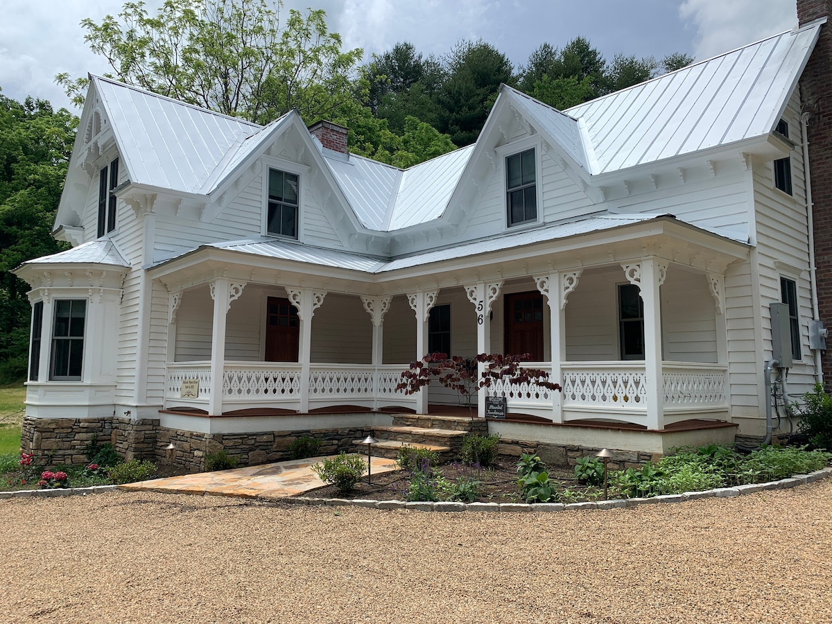 1878 Victorian Country Farmhouse Near Asheville NC