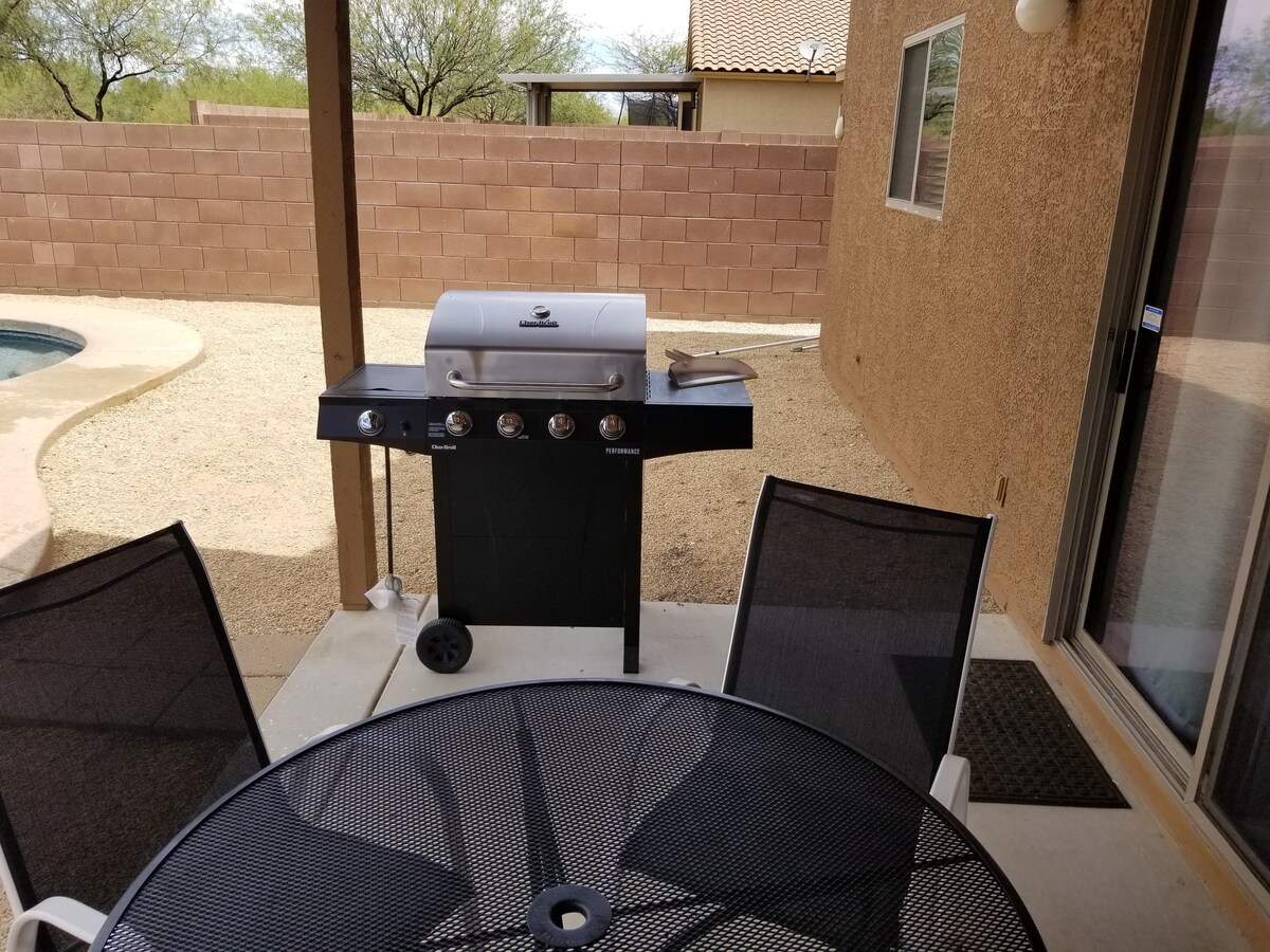 Duskview, K Bed, two 65" TVs, pool in Sahuarita/GV