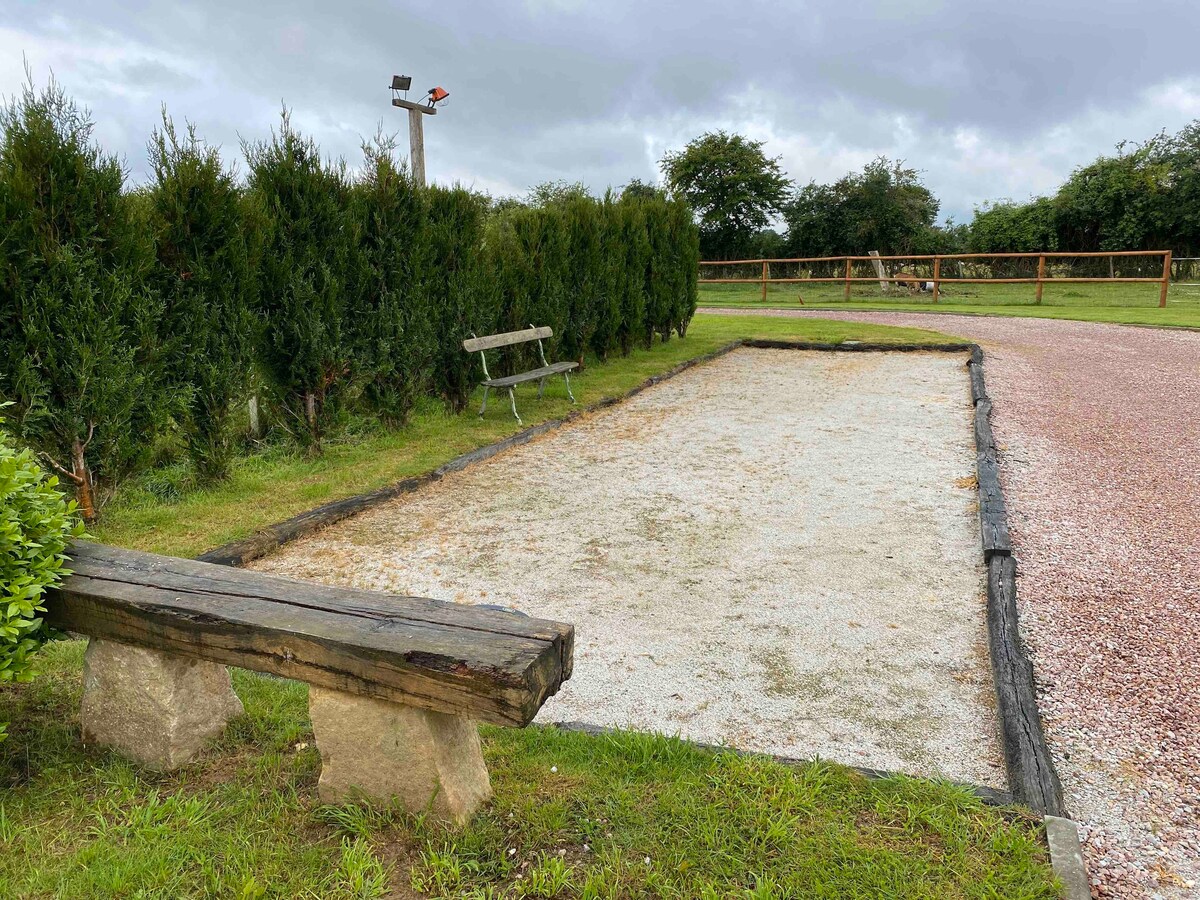 Maison à la campagne avec animaux