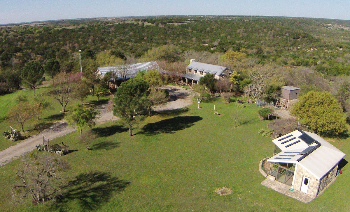 M 'walimu at High Hope Ranch ，靠近Fossil Rim